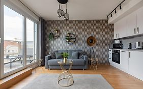 Luxurious Living With Beautiful Terrace
